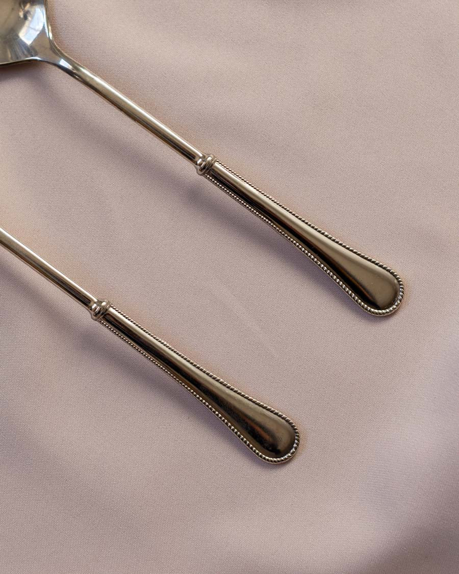 Klasikinio dizaino vintažiniai sidabru dengti įrankiai