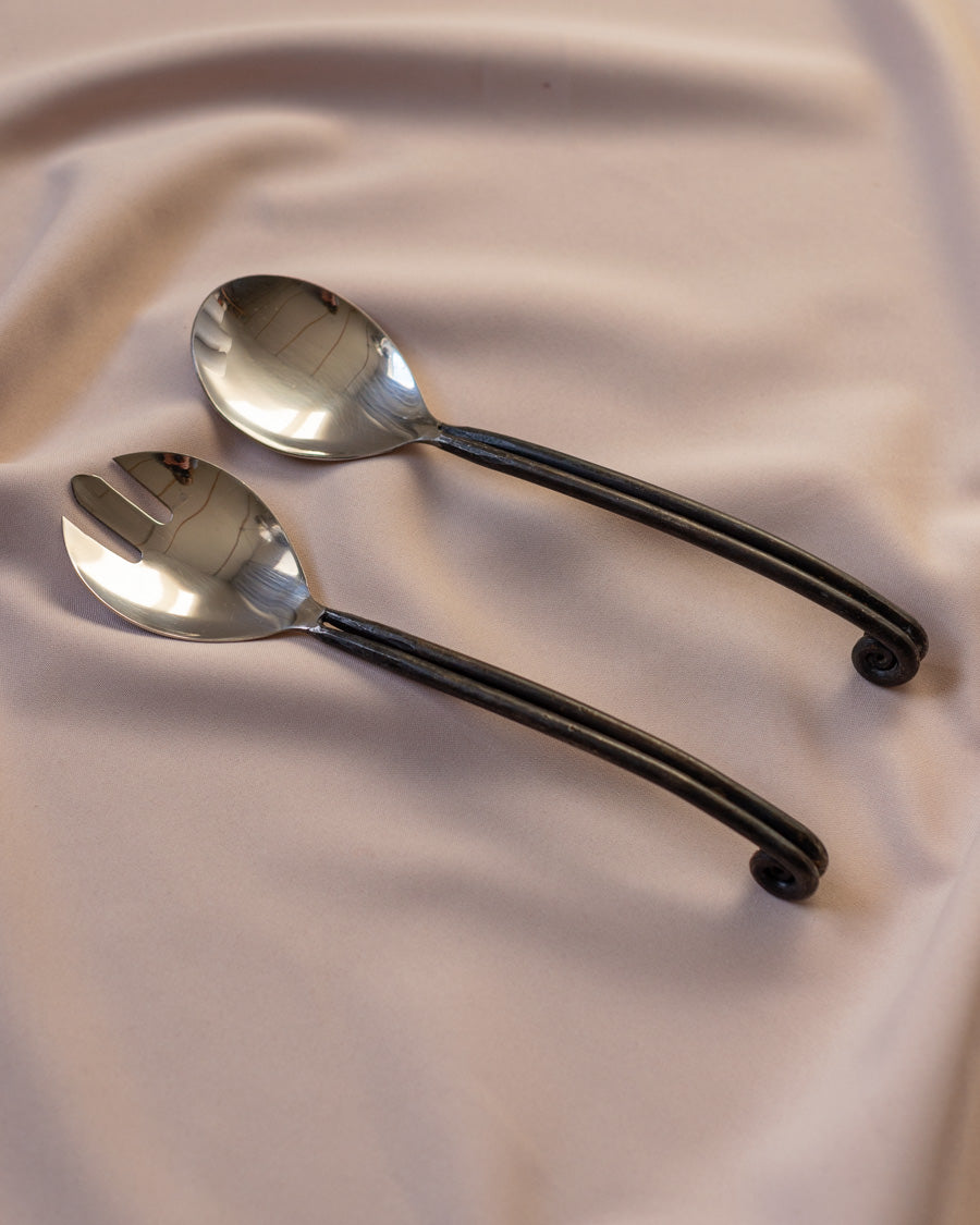 Nerūdijančio plieno serviravimo įrankiai su kalinėtomis rankenomis