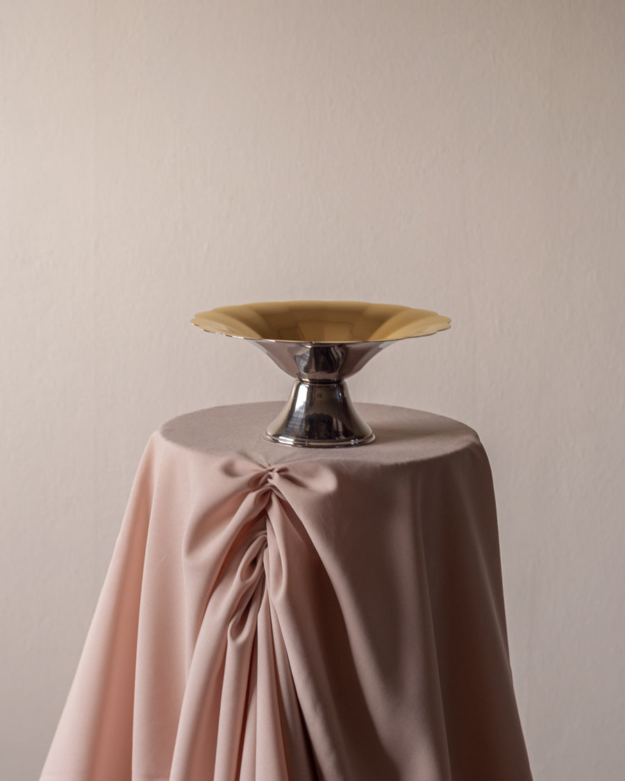 Gottinghen paauksuotas indas su banguotu kanteliu