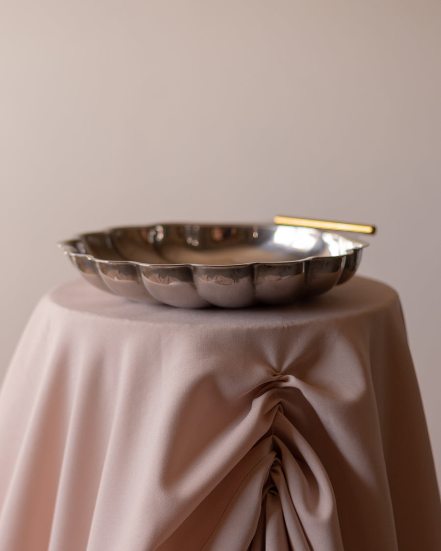 Vintažinis kriauklės formos dubuo su aukso dekoru - didelis