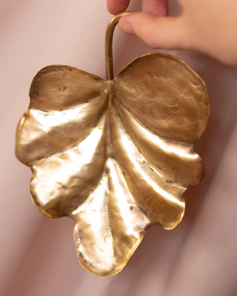 Dekoratyvi lėkštutė - lapelis pagaminta iš žalvario 1