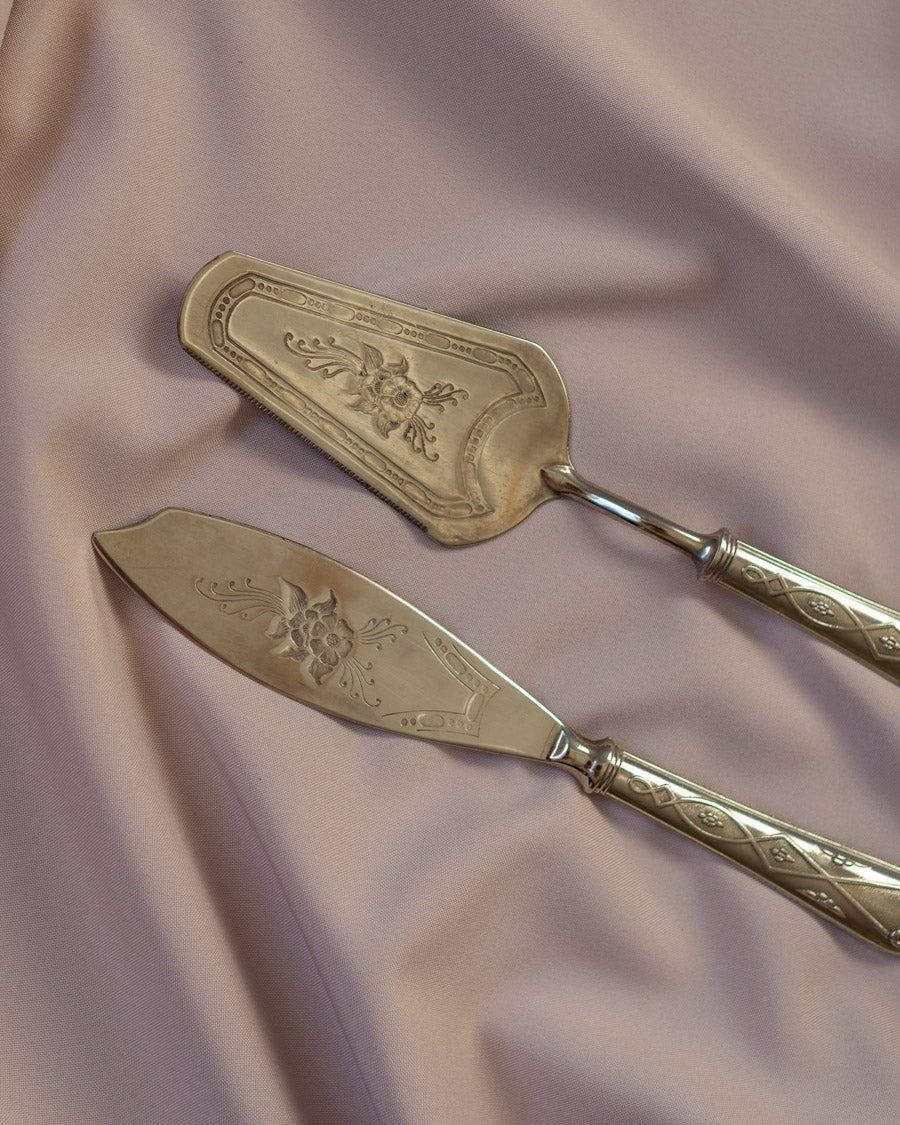 Vintažiniai sidabru dengti torto įrankiai