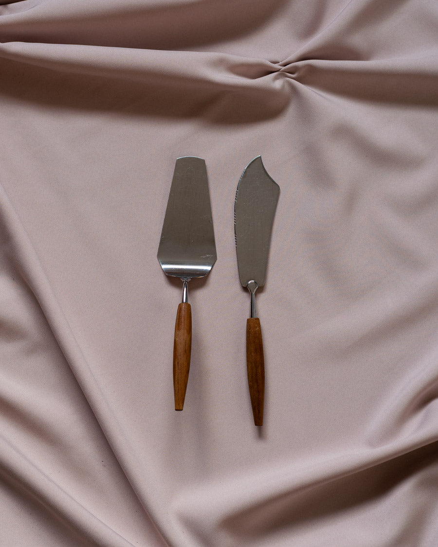 Torto įrankiai su medinėmis rankenomis