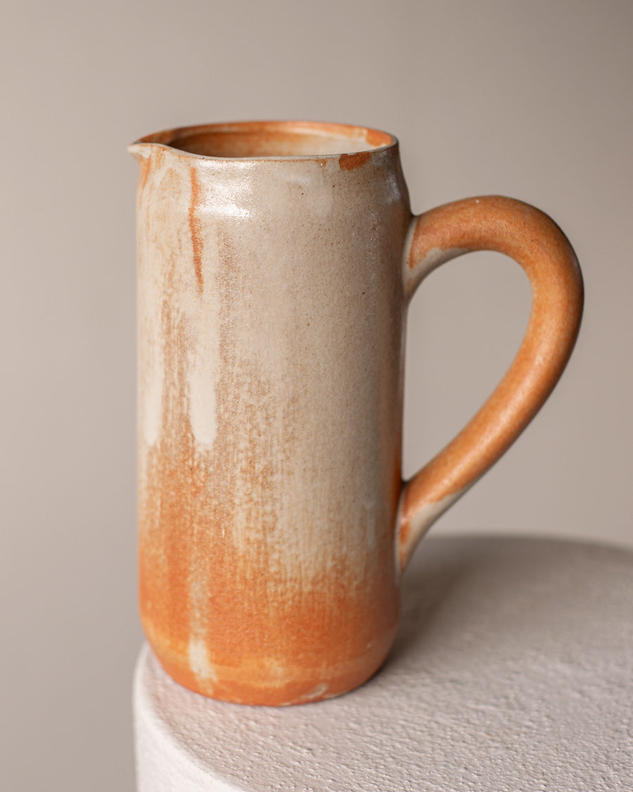 Akmens masės keramikos ąsotis