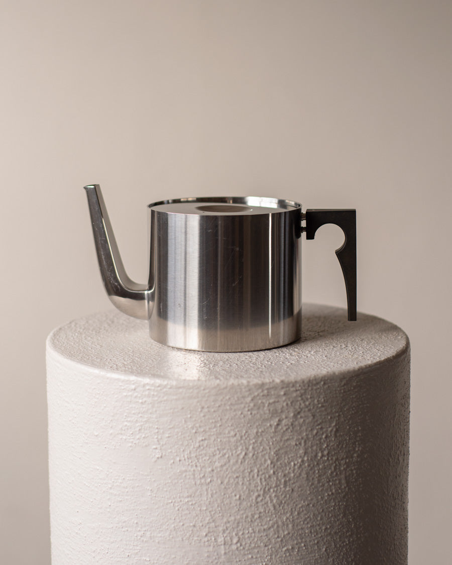 Arne Jacobsen arbatinukas iš serijos Cylinda