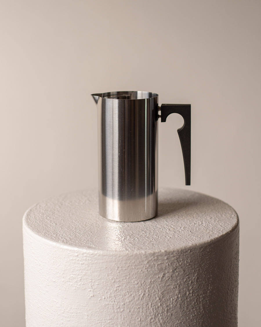 Arne Jacobsen ąsotėlis iš serijos Cylinda