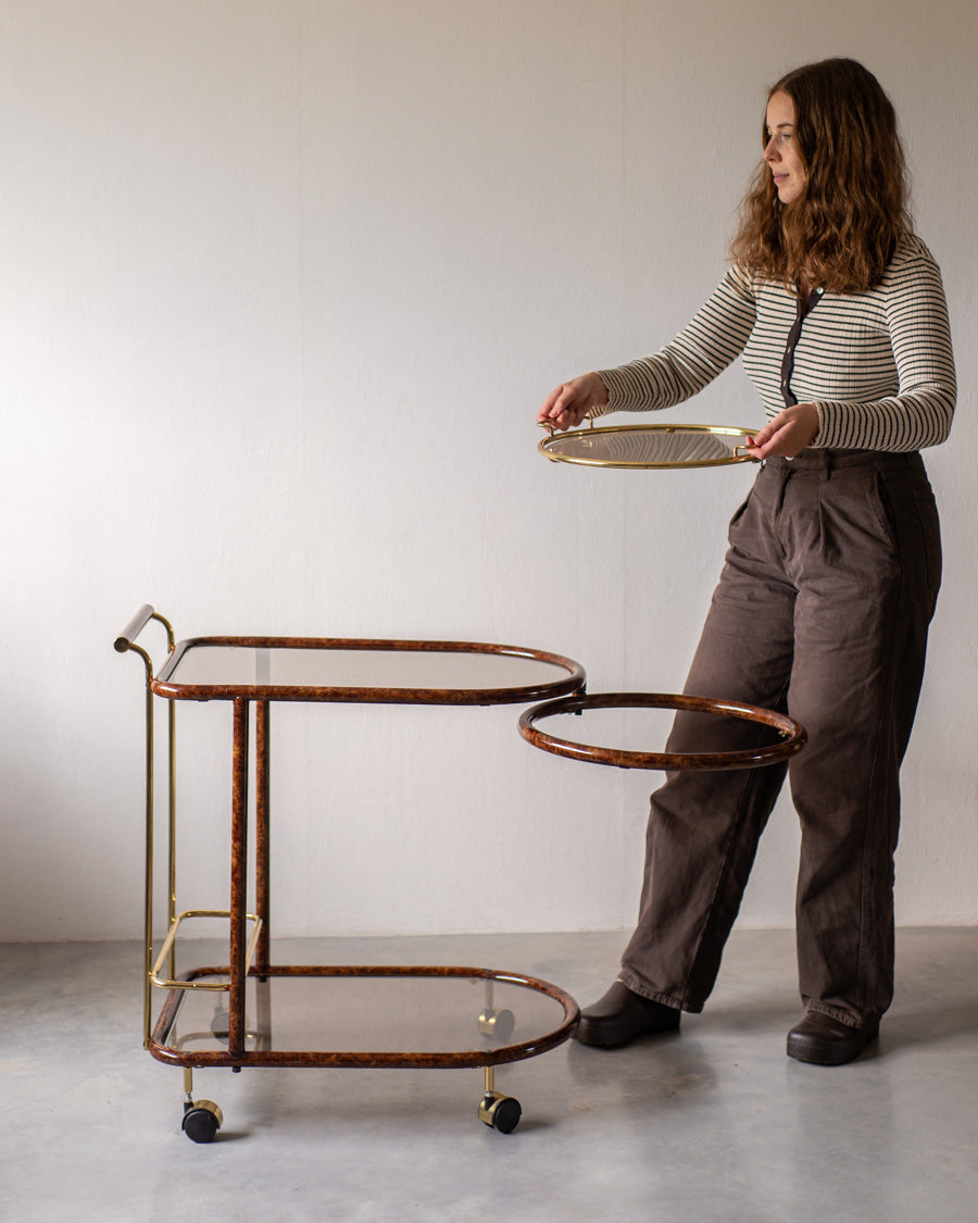 Mid century laikotarpio servantas su aukso detalėmis
