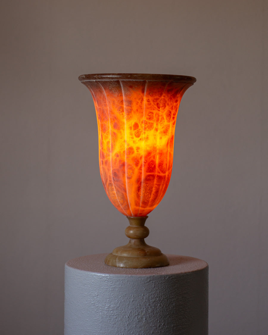 Alebastro vazos formos šviestuvas