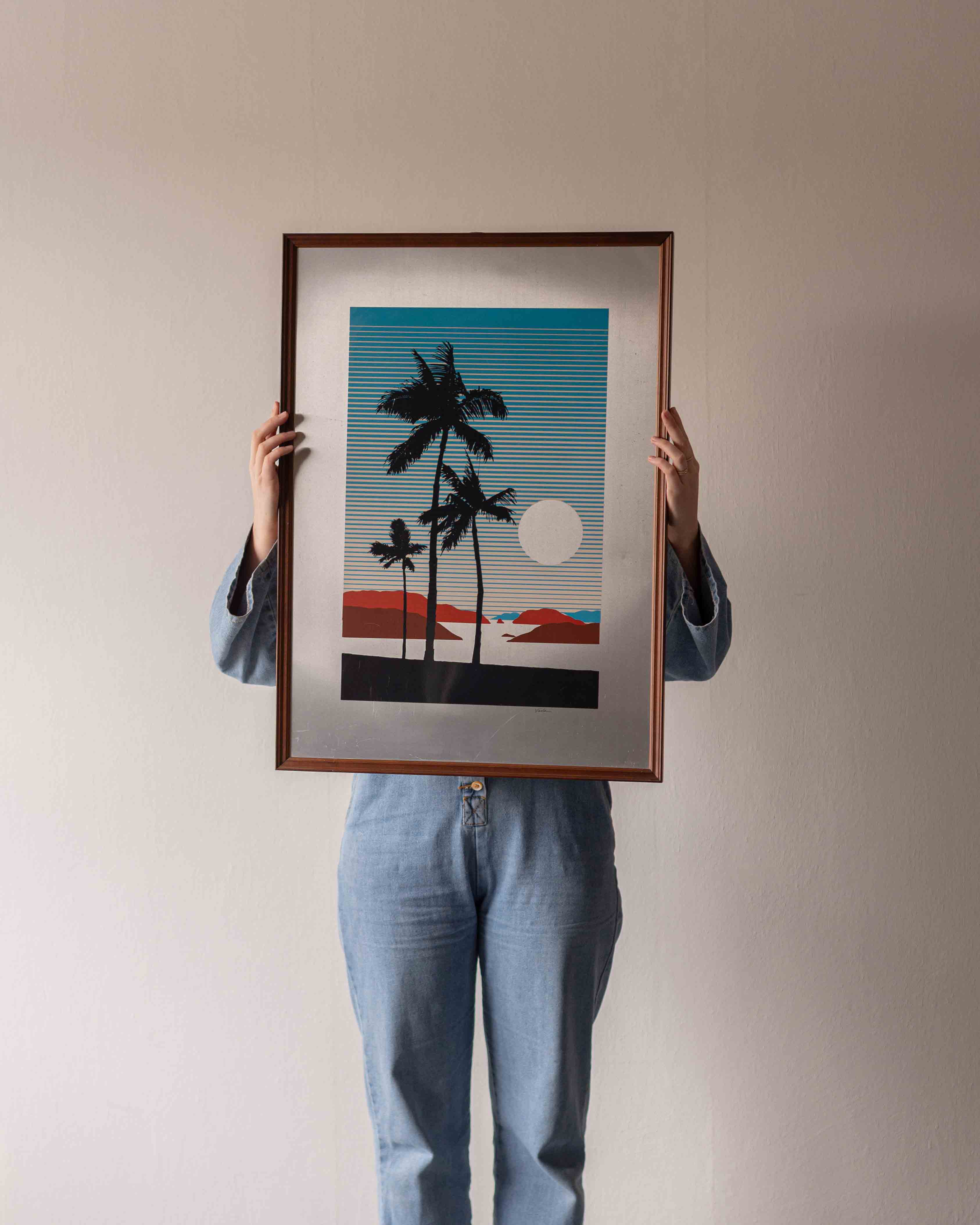 Vaporwave estetikos, metalizuotas paveikslas su palme