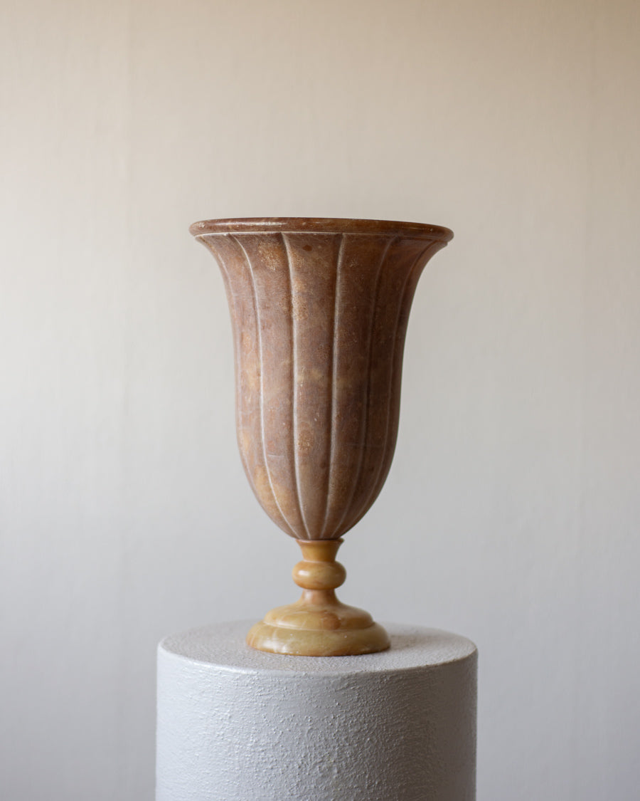 Alebastro vazos formos šviestuvas