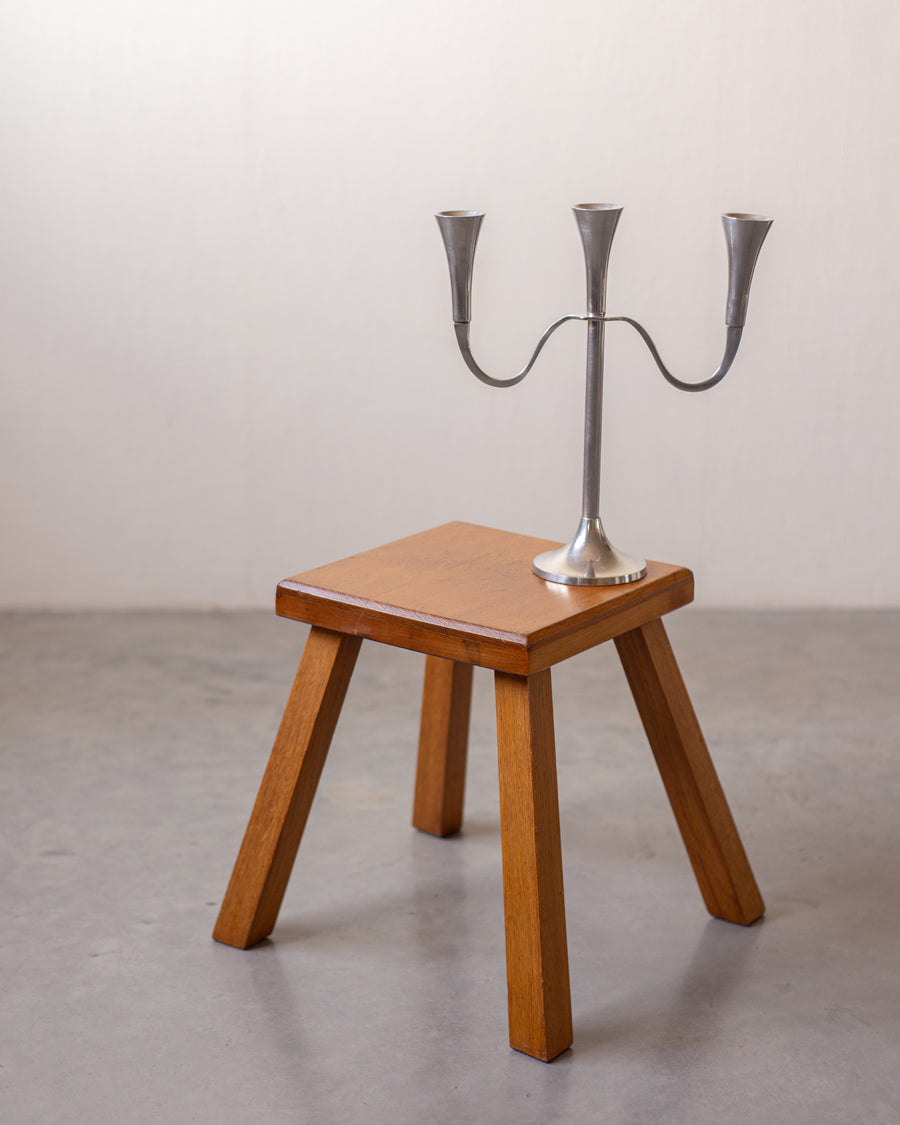 Vintažinė medžio masyvo kėdutė