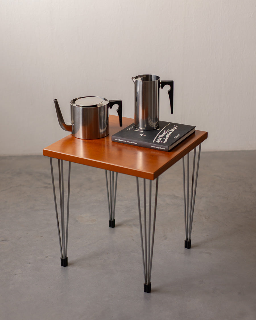 Arne Jacobsen arbatinukas iš serijos Cylinda