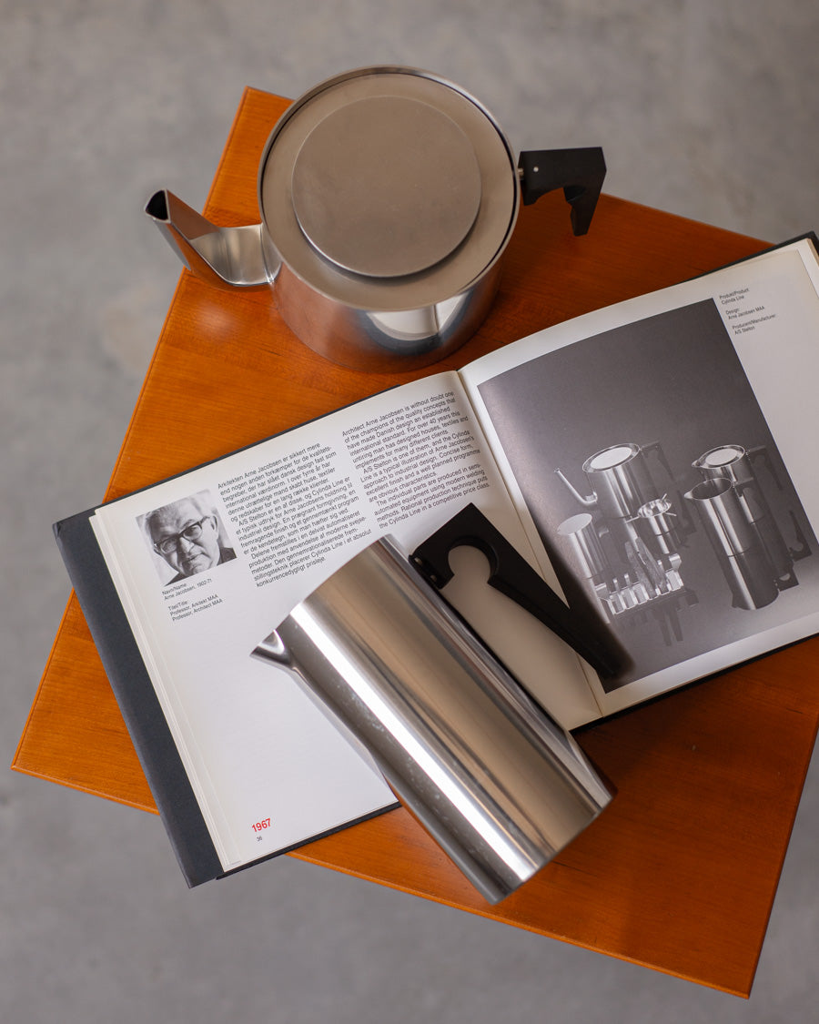 Arne Jacobsen ąsotėlis iš serijos Cylinda