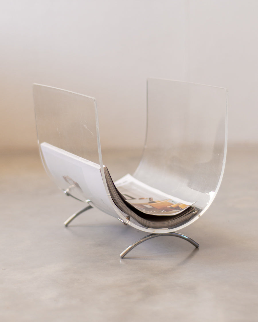 Vintažinė akrilinio stiklo žurnalinė su chromuotomis kojelėmis